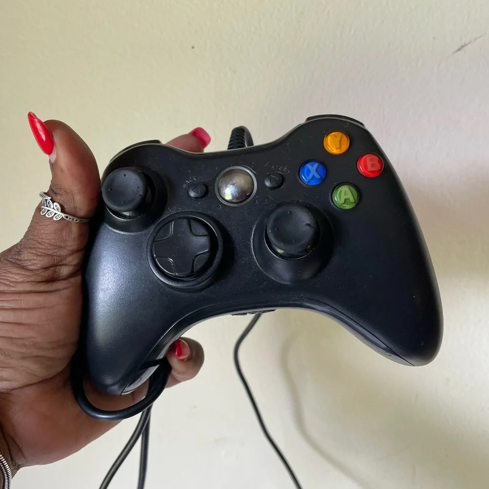Black Xbox 360 Wired Controller for Gaming NOT TESTED